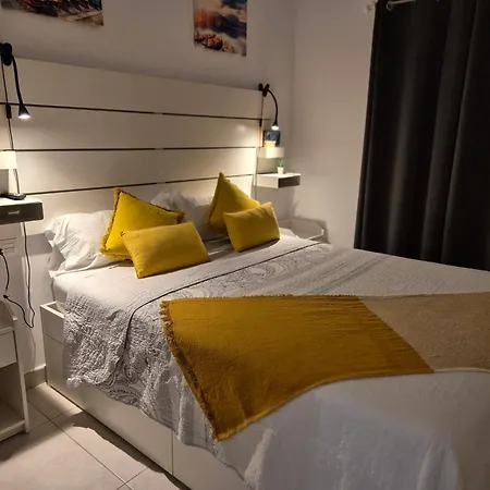 White Deluxe Apartment Costa Teguise