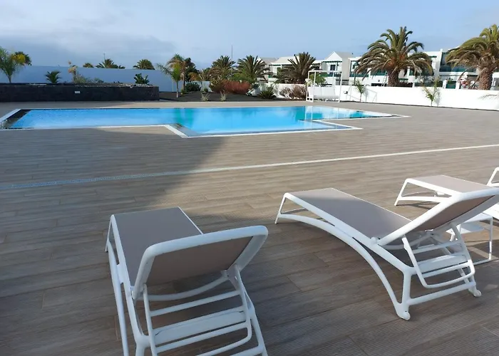 White Deluxe Daire Costa Teguise