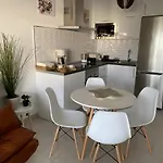 White Deluxe 코스타 테기세